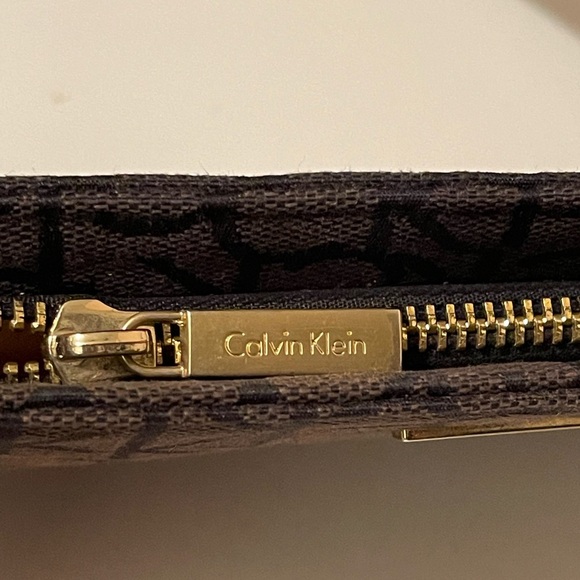 Calvin Klein gorgeous belt bag in very good condition. Adjustable straps. - Picture 6 of 13
